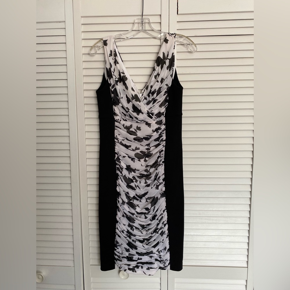 Knee length cocktail dress. White House Black Market size 8. Elastic.